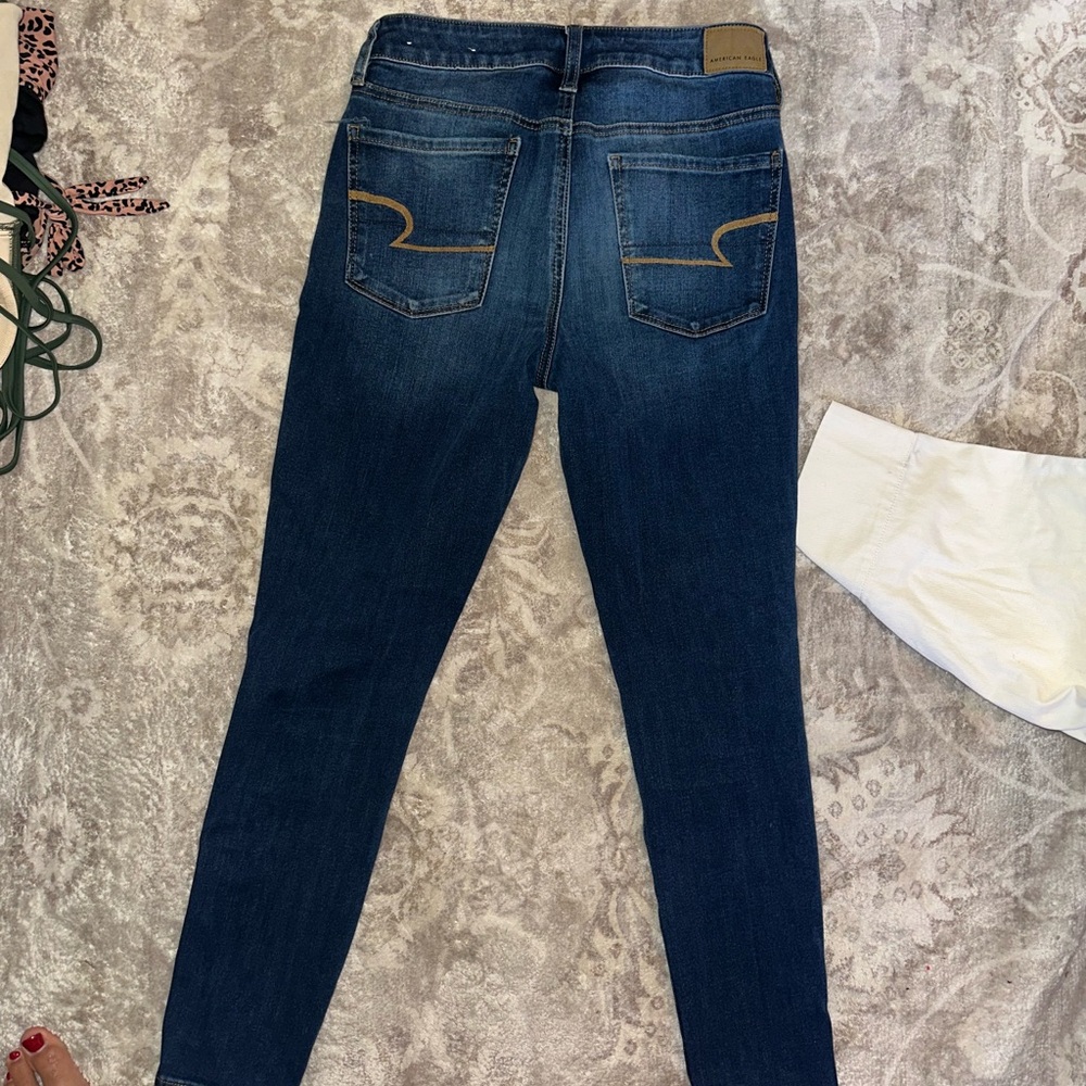 2 AMERICANS EAGLE JEANS SIZE 6 SHORT